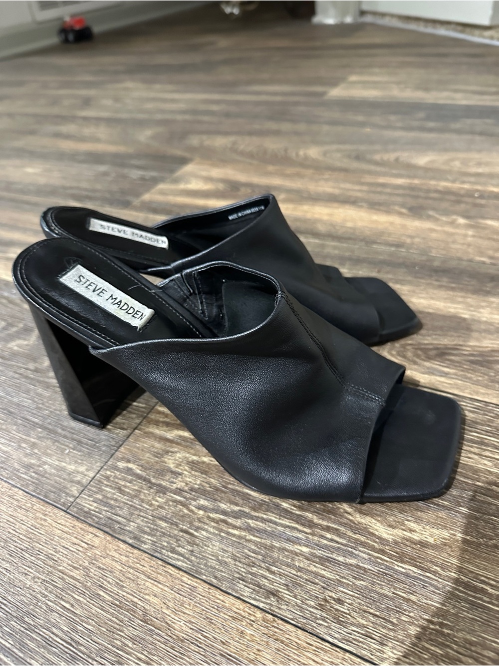 Steve Madden Black Leather Square-Toe Block Heel Mules